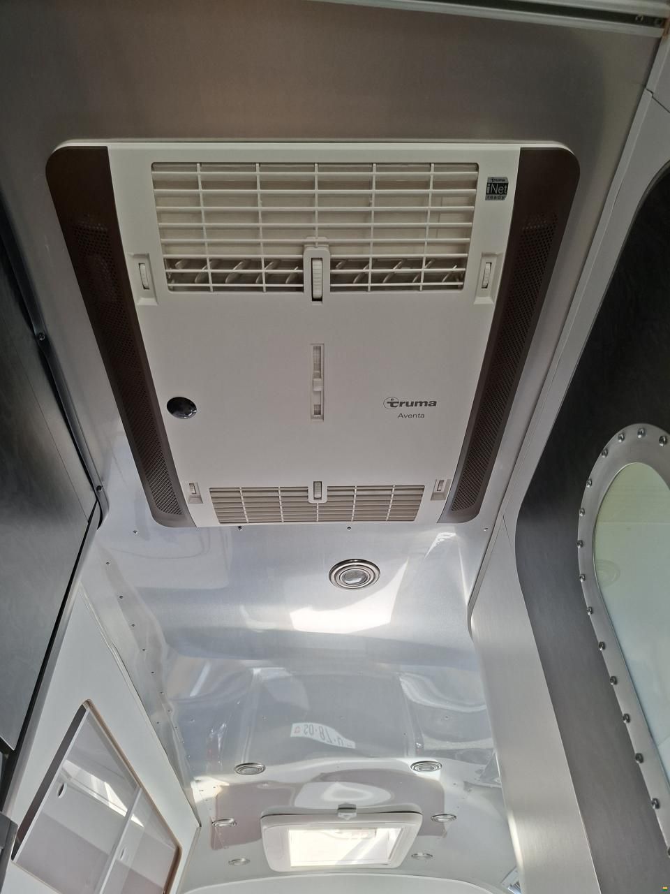 Airstream 684 International