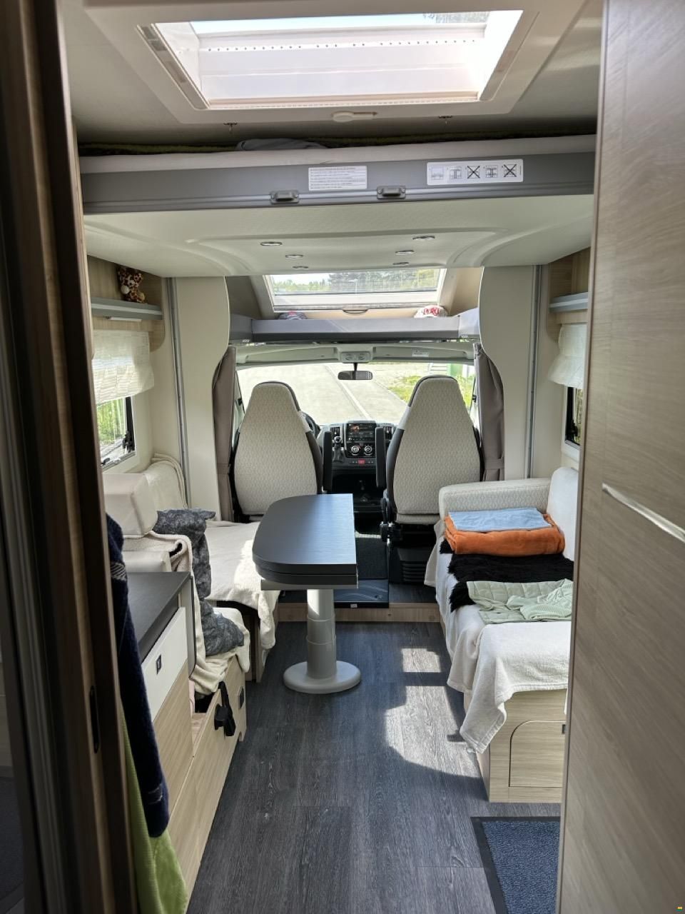 Challenger 380 Graphite VIP