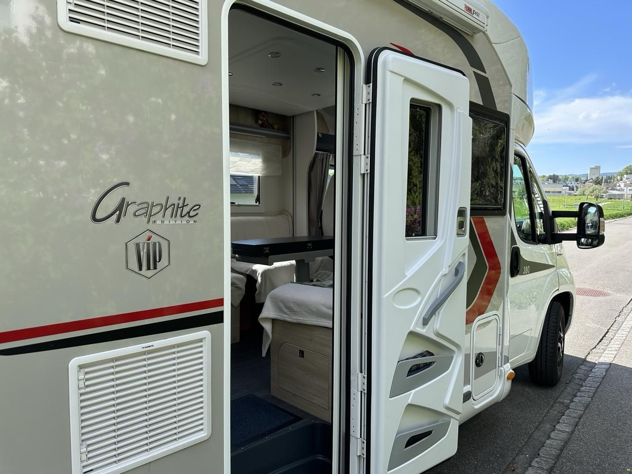 Challenger 380 Graphite VIP