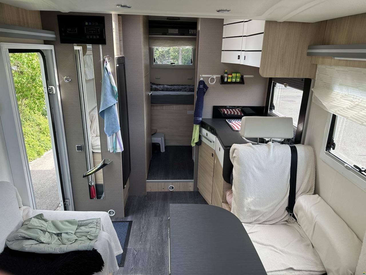 Challenger 380 Graphite VIP