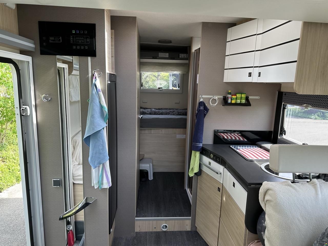 Challenger 380 Graphite VIP