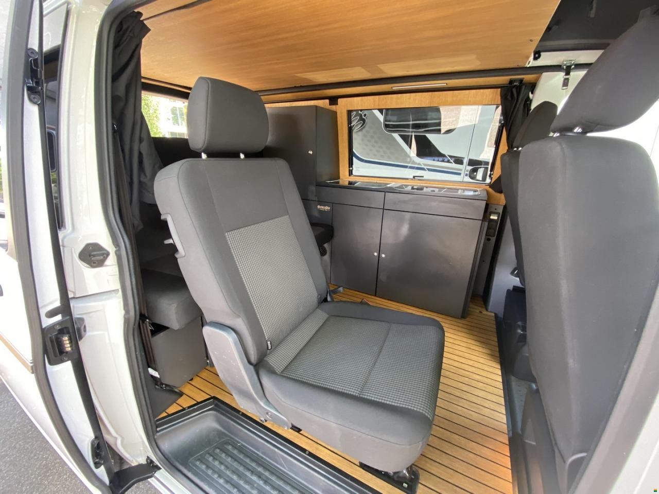 Volkswagen T6.1 2.0TDI 150PS 4M, Custom Bus