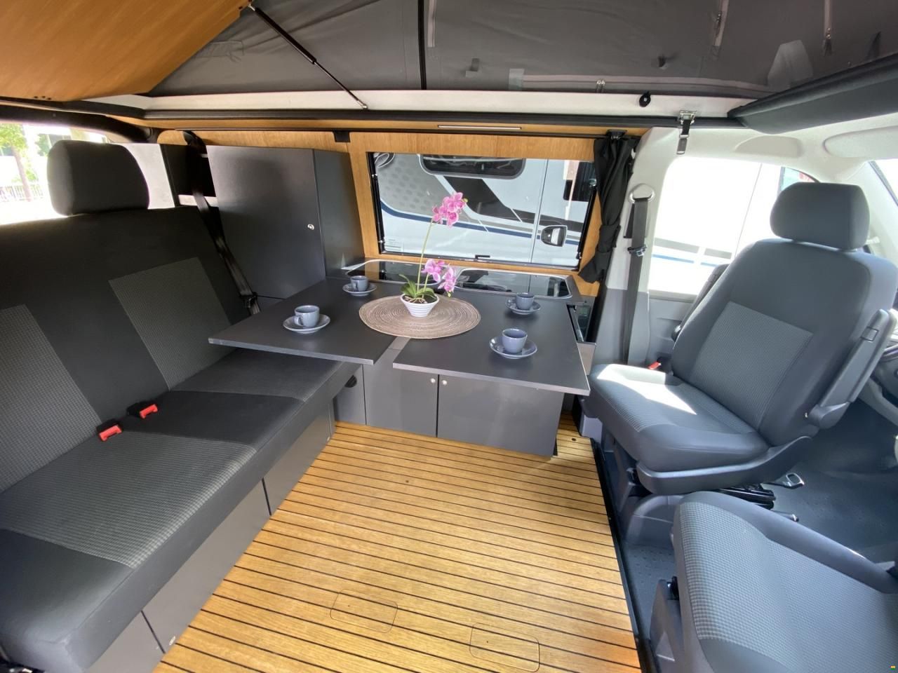 Volkswagen T6.1 2.0TDI 150PS 4M, Custom Bus