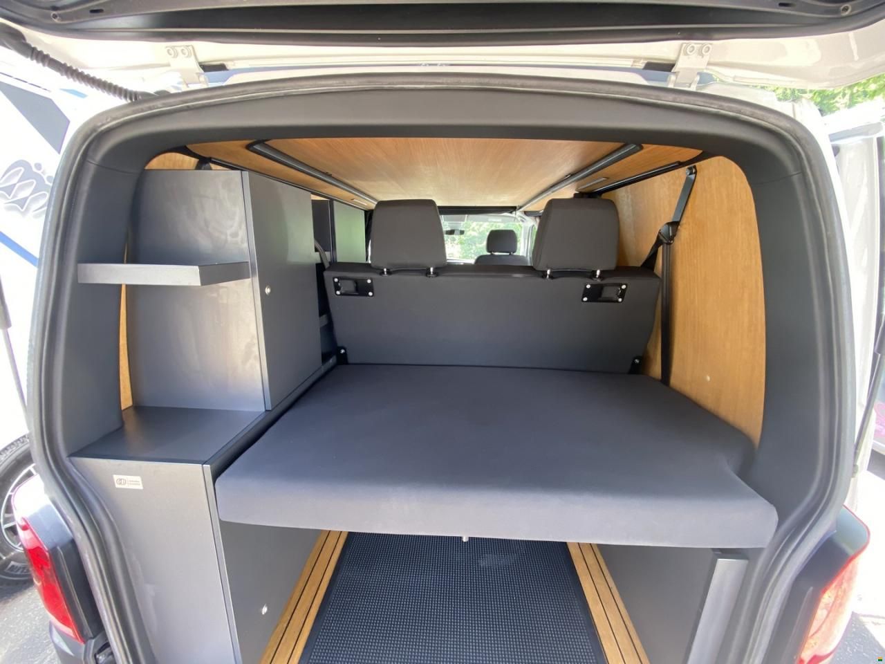 Volkswagen T6.1 2.0TDI 150PS 4M, Custom Bus