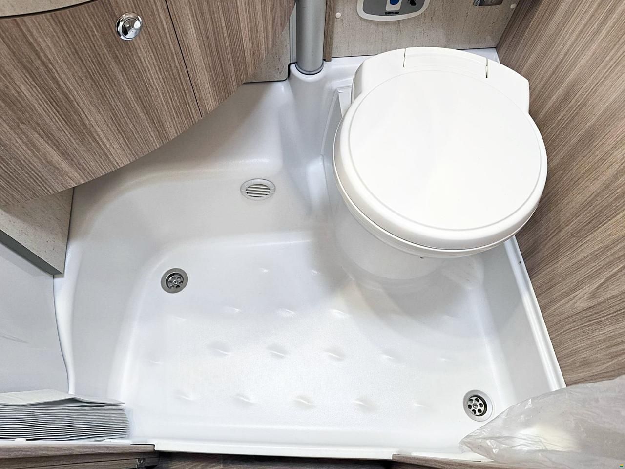 B&uuml;rstner TRAVEL VAN T 620 RIVA LOFT 2.3MJ AUTOMAT