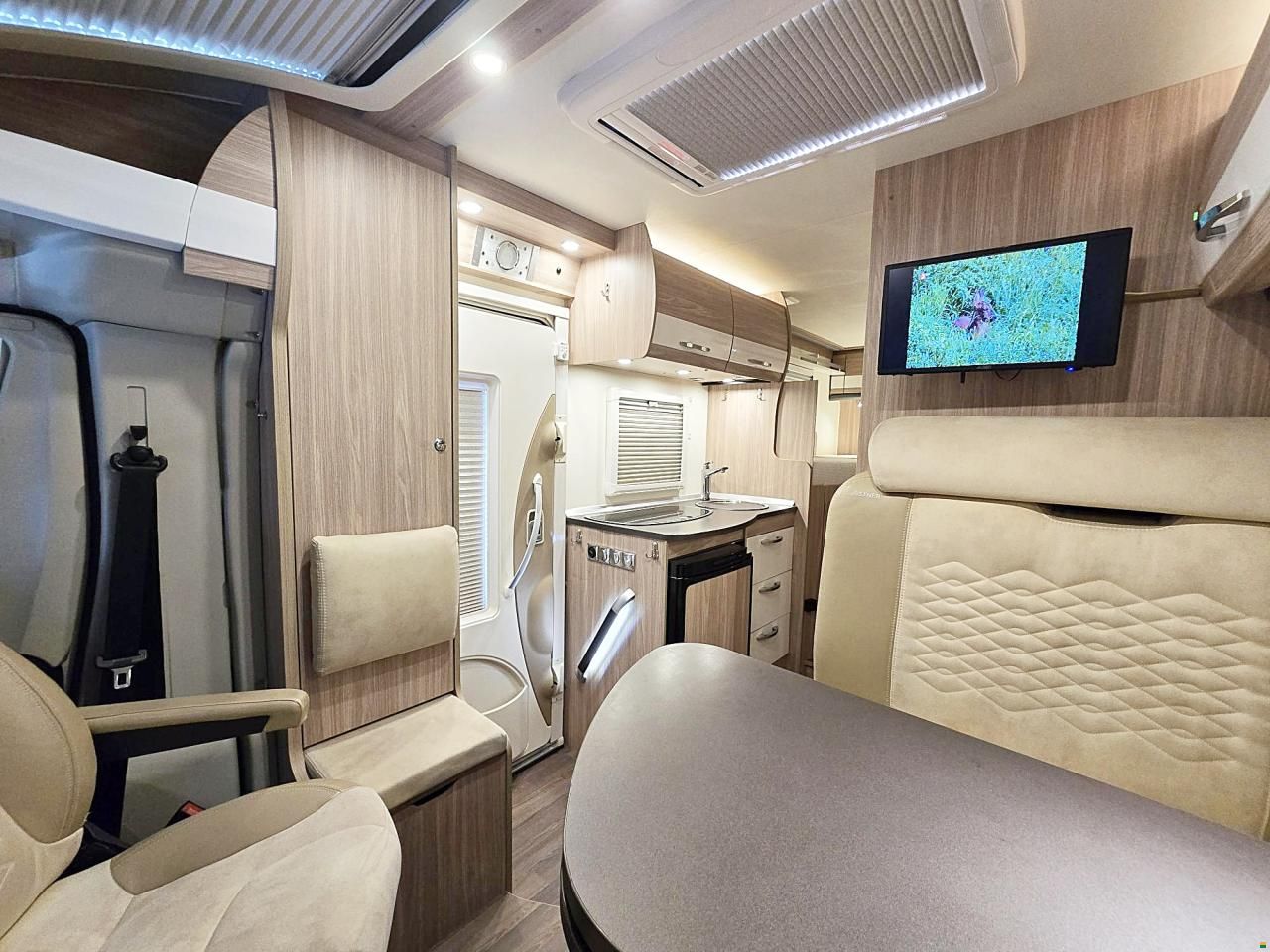 B&uuml;rstner TRAVEL VAN T 620 RIVA LOFT 2.3MJ AUTOMAT