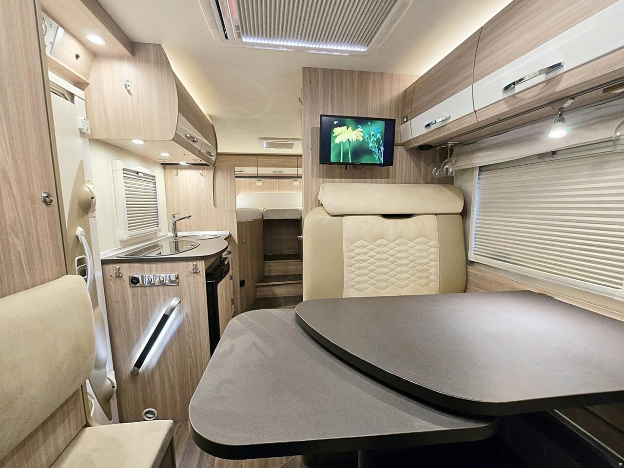 B&uuml;rstner TRAVEL VAN T 620 RIVA LOFT 2.3MJ AUTOMAT