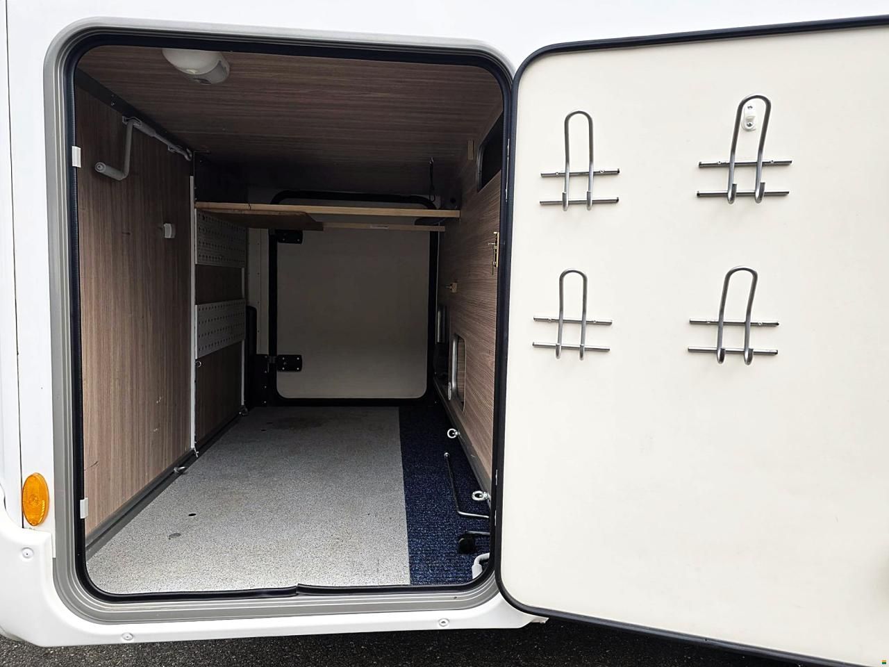 B&uuml;rstner TRAVEL VAN T 620 RIVA LOFT 2.3MJ AUTOMAT