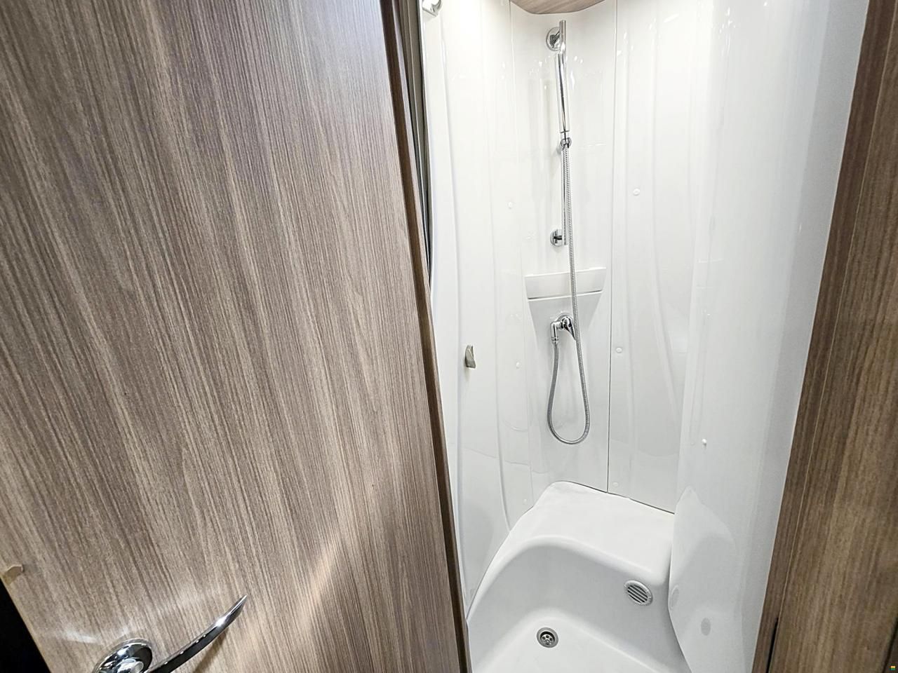 B&uuml;rstner TRAVEL VAN T 620 RIVA LOFT 2.3MJ AUTOMAT