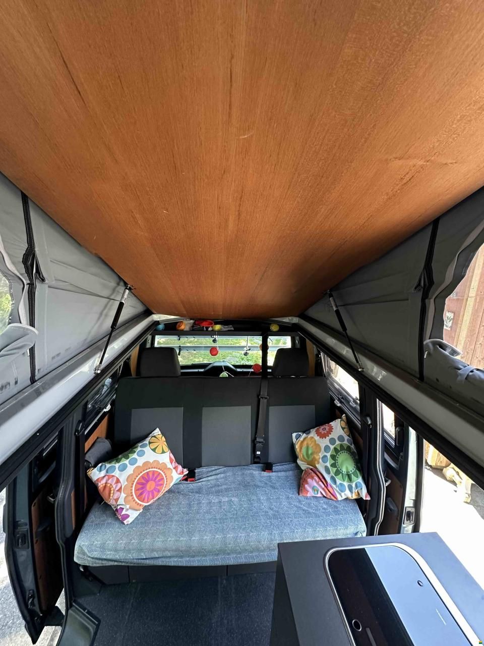 VW T6 Custom-Bus