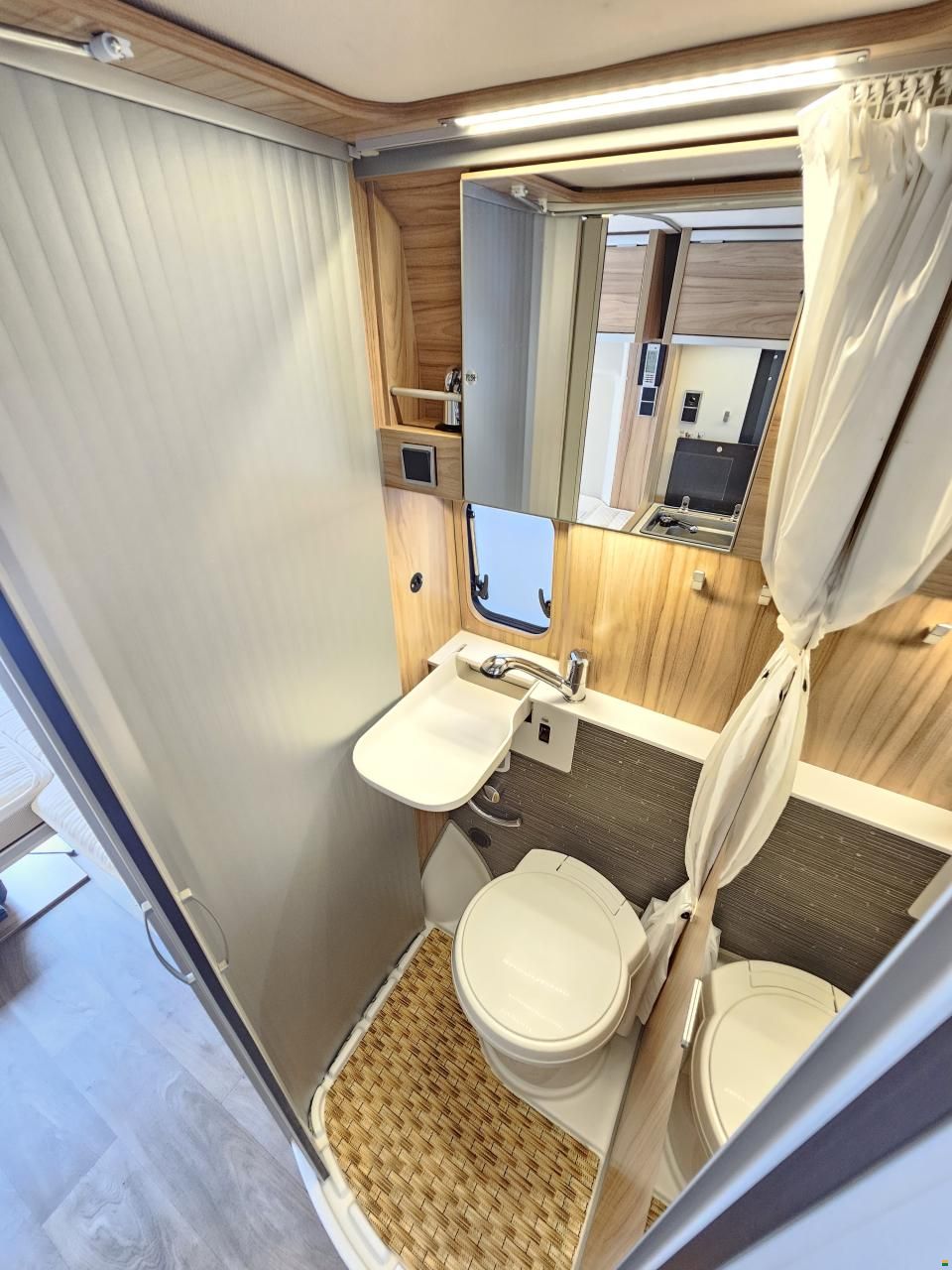 Hymer Yosemite 600 mit Schlafdach!