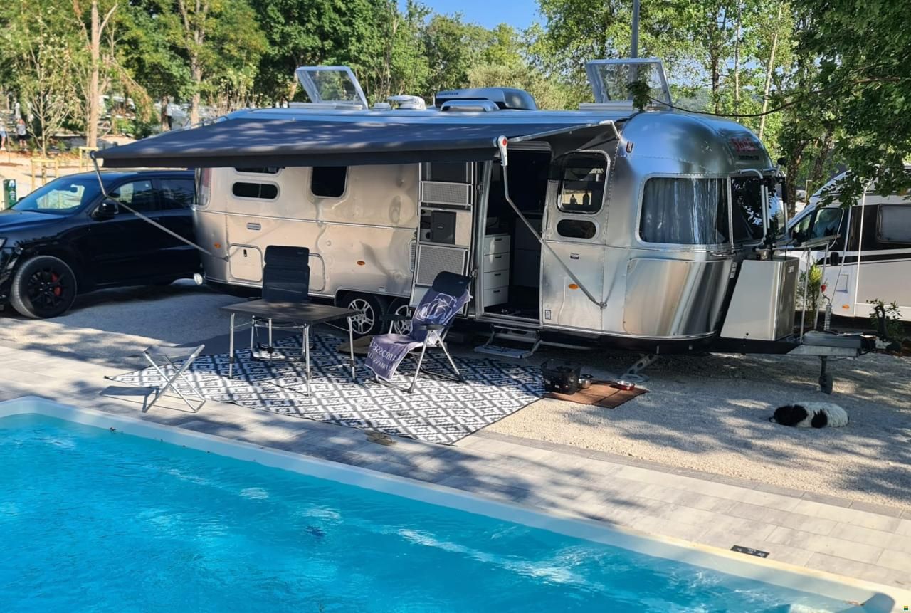 Airstream 684