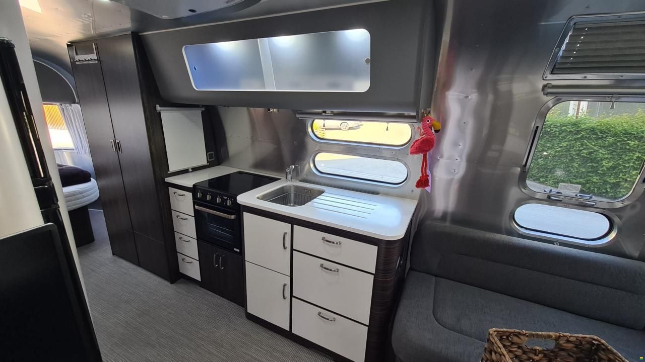 Airstream 684