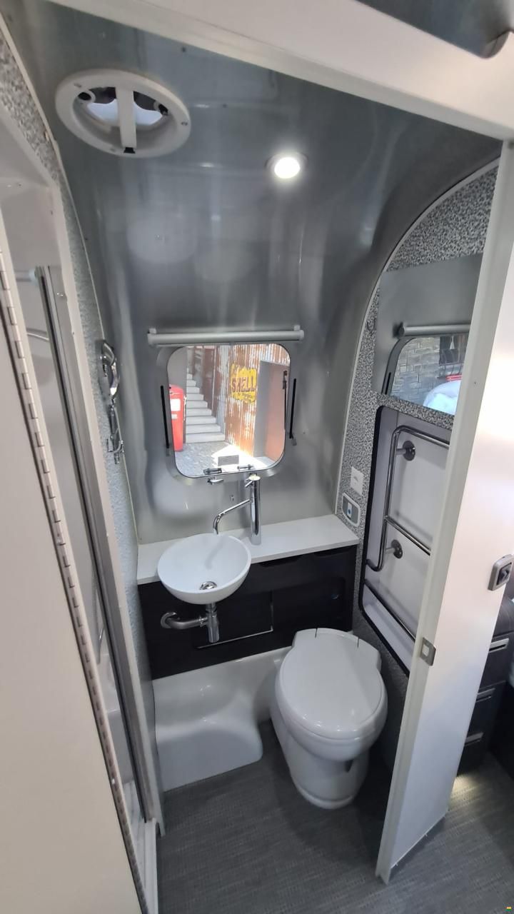 Airstream 684