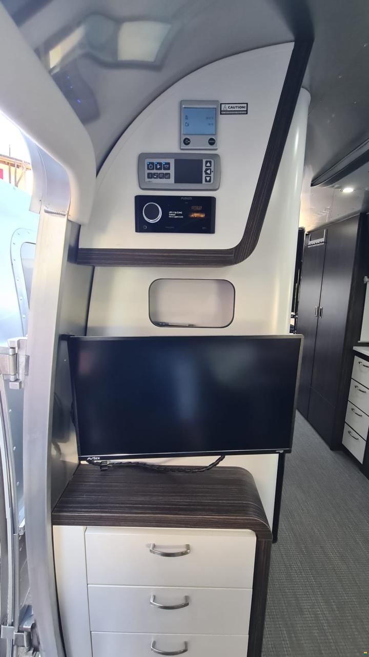 Airstream 684