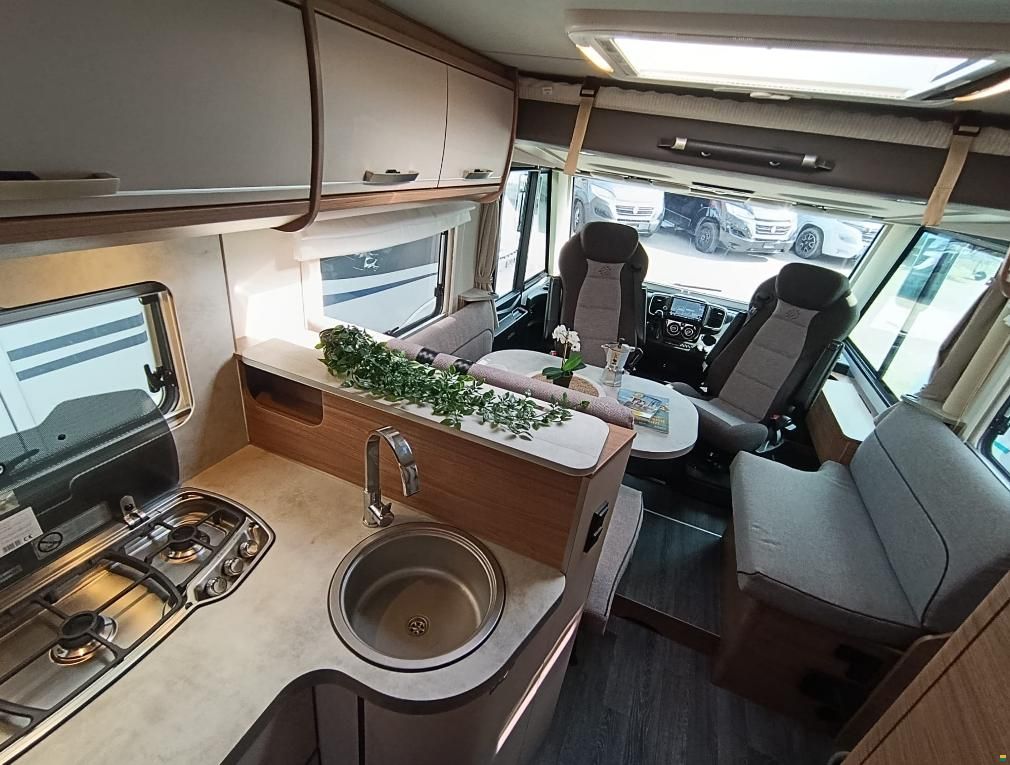 Knaus Live I 700 MEG