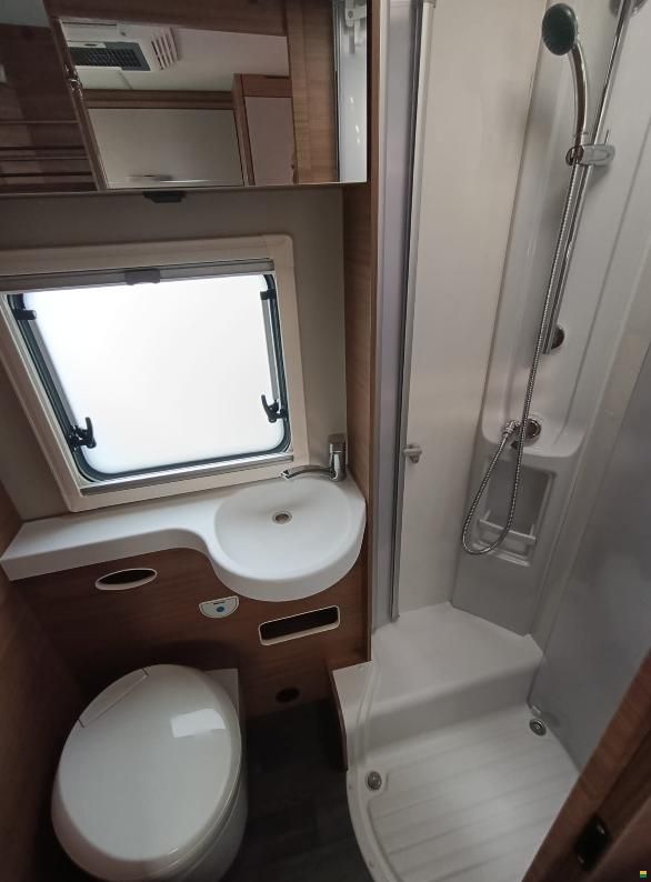 Knaus Live I 700 MEG