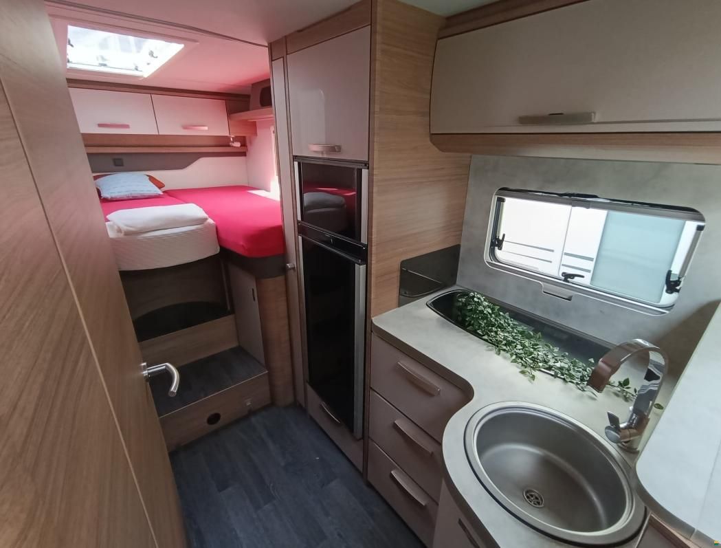 Knaus Live I 700 MEG
