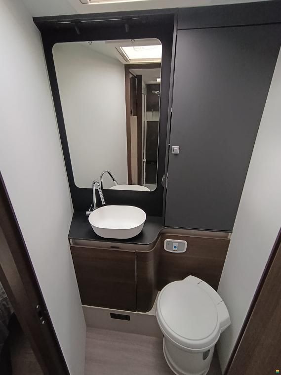 Adria Coral Supreme 670 DC