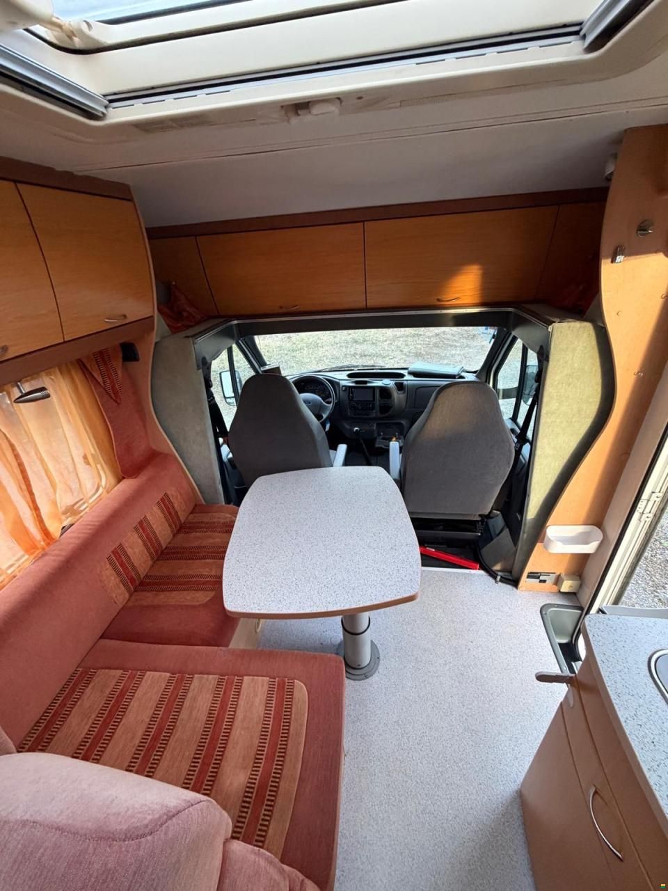 Ford **EURA-MOBIL PROFILA T685** Querbett*