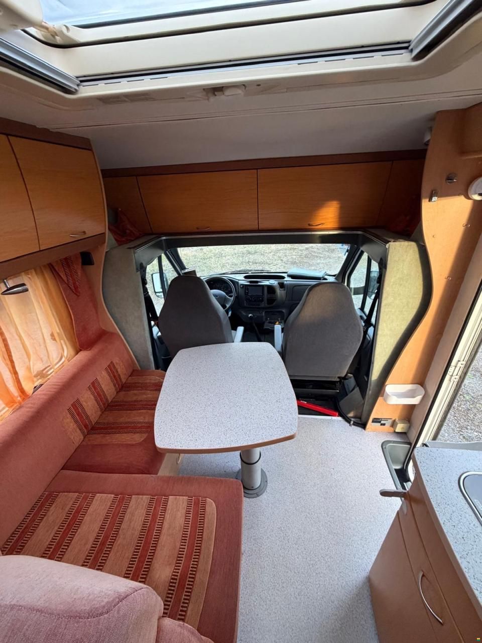 Ford **EURA-MOBIL PROFILA T685** Querbett*