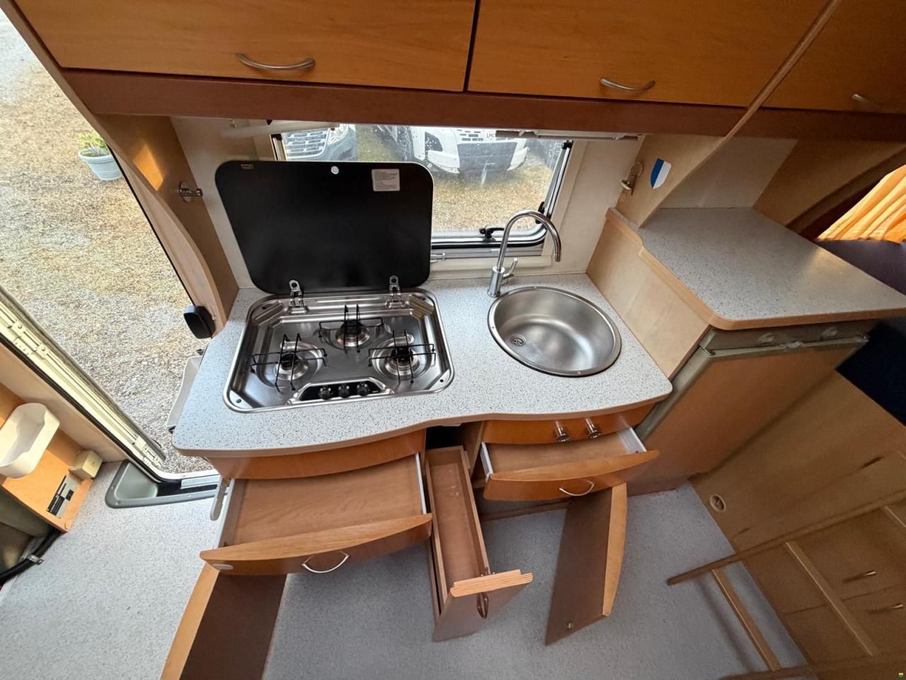 Ford **EURA-MOBIL PROFILA T685** Querbett*