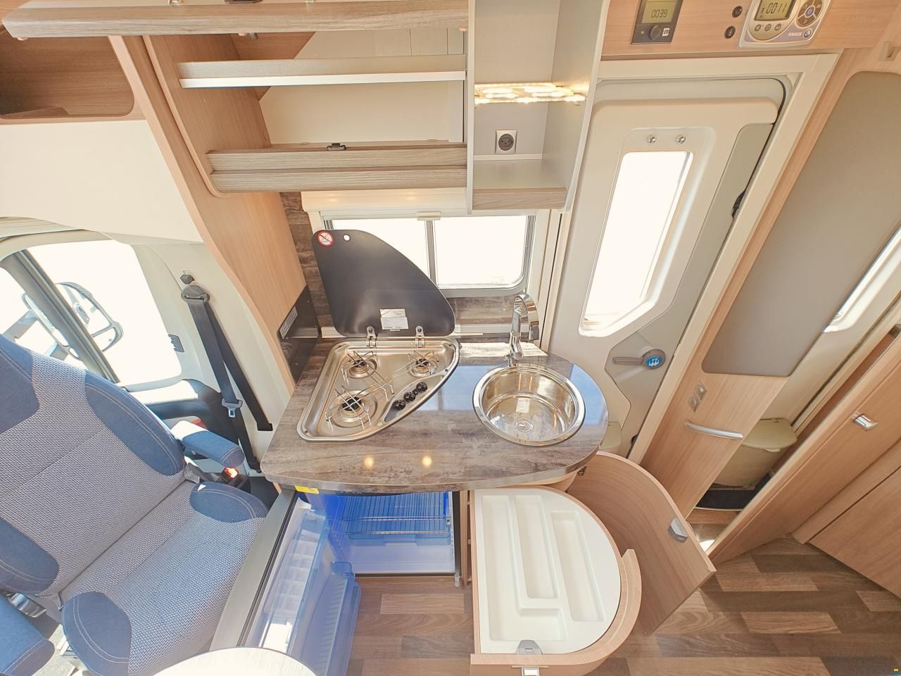 Knaus Sky Ti 550 MF Silver Selection - Automat