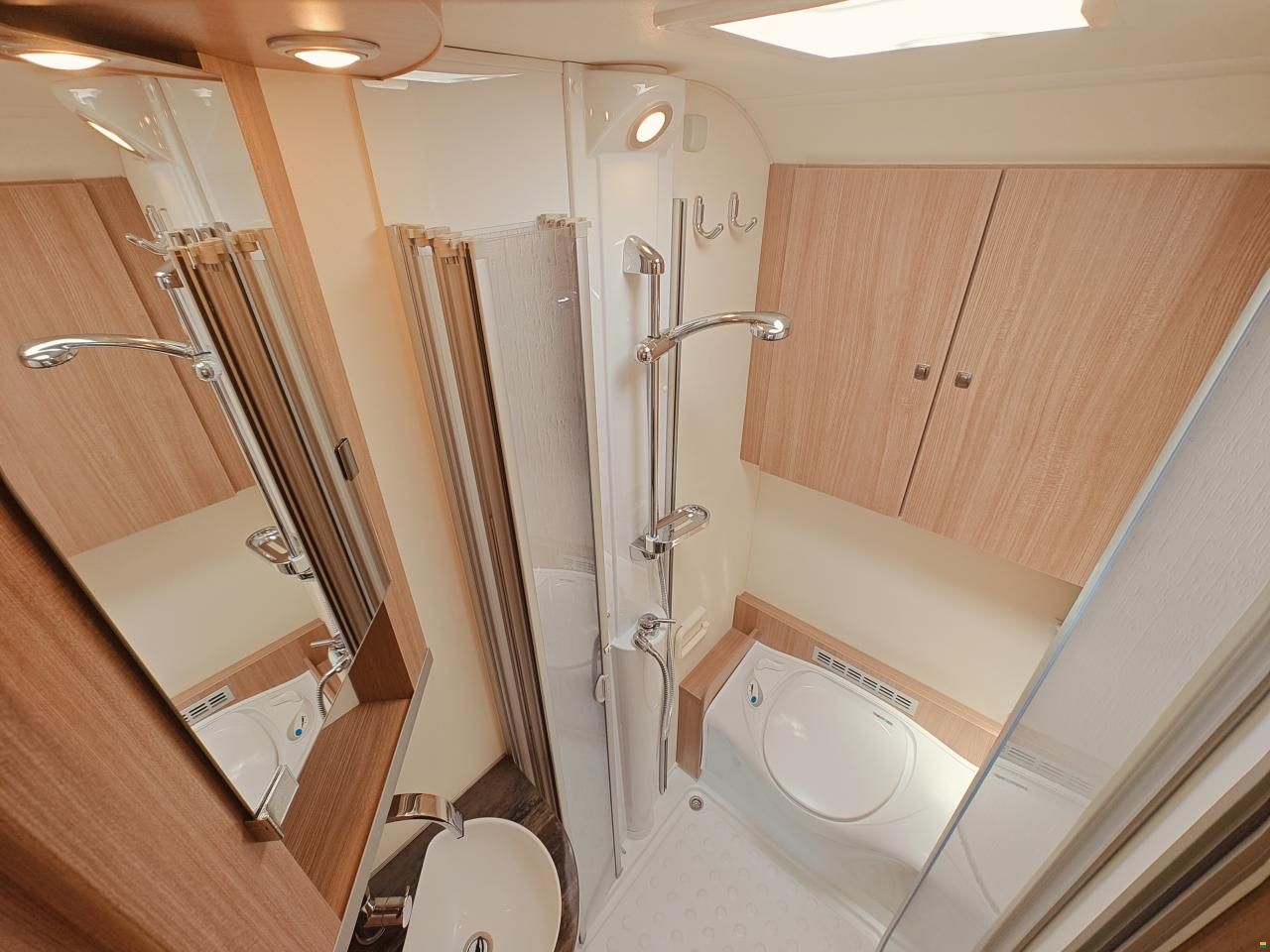 Knaus Sky Ti 550 MF Silver Selection - Automat