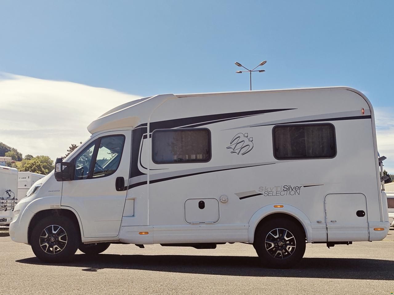 Knaus Sky Ti 550 MF Silver Selection - Automat
