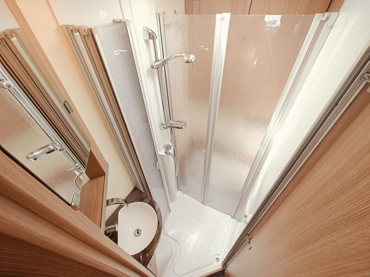 Knaus Sky Ti 550 MF Silver Selection - Automat