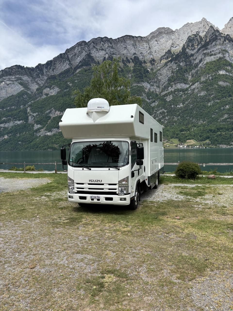 Isuzu NPR 75