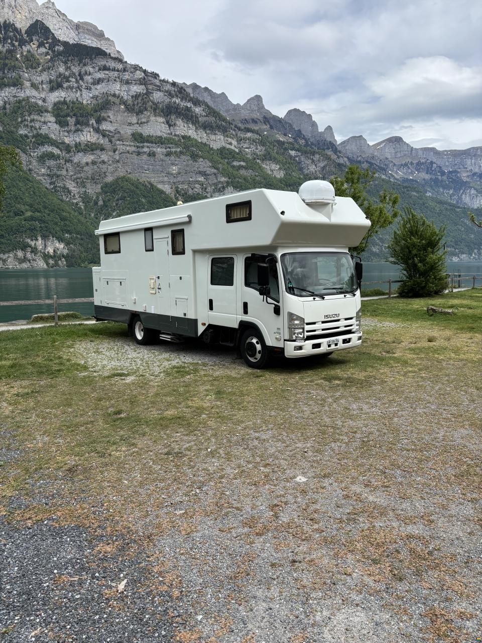 Isuzu NPR 75