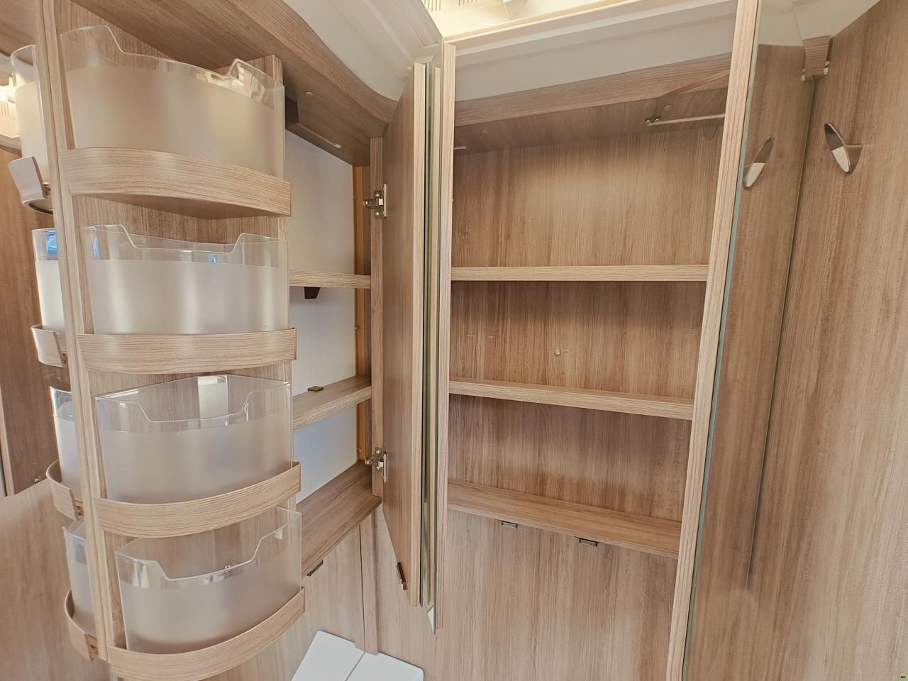 Hobby 495 UL De Luxe - Längsbett