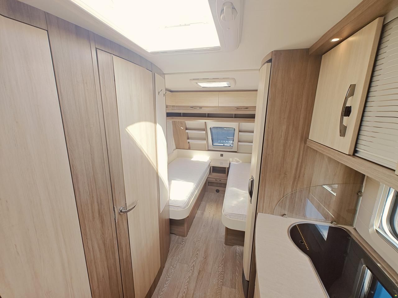 Hobby 495 UL De Luxe - Längsbett