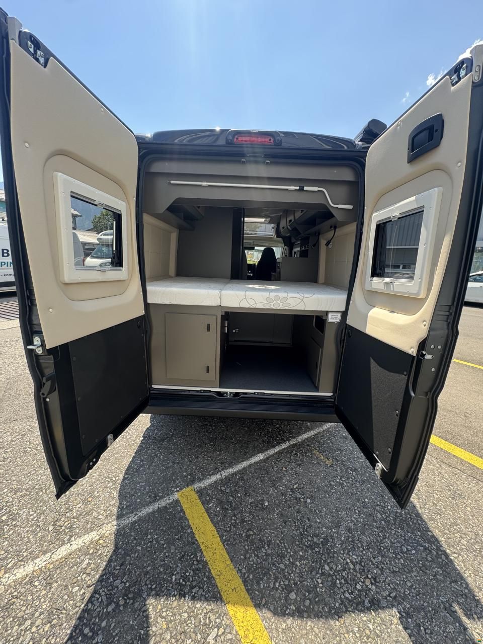 Bravia Mobil Swan 599