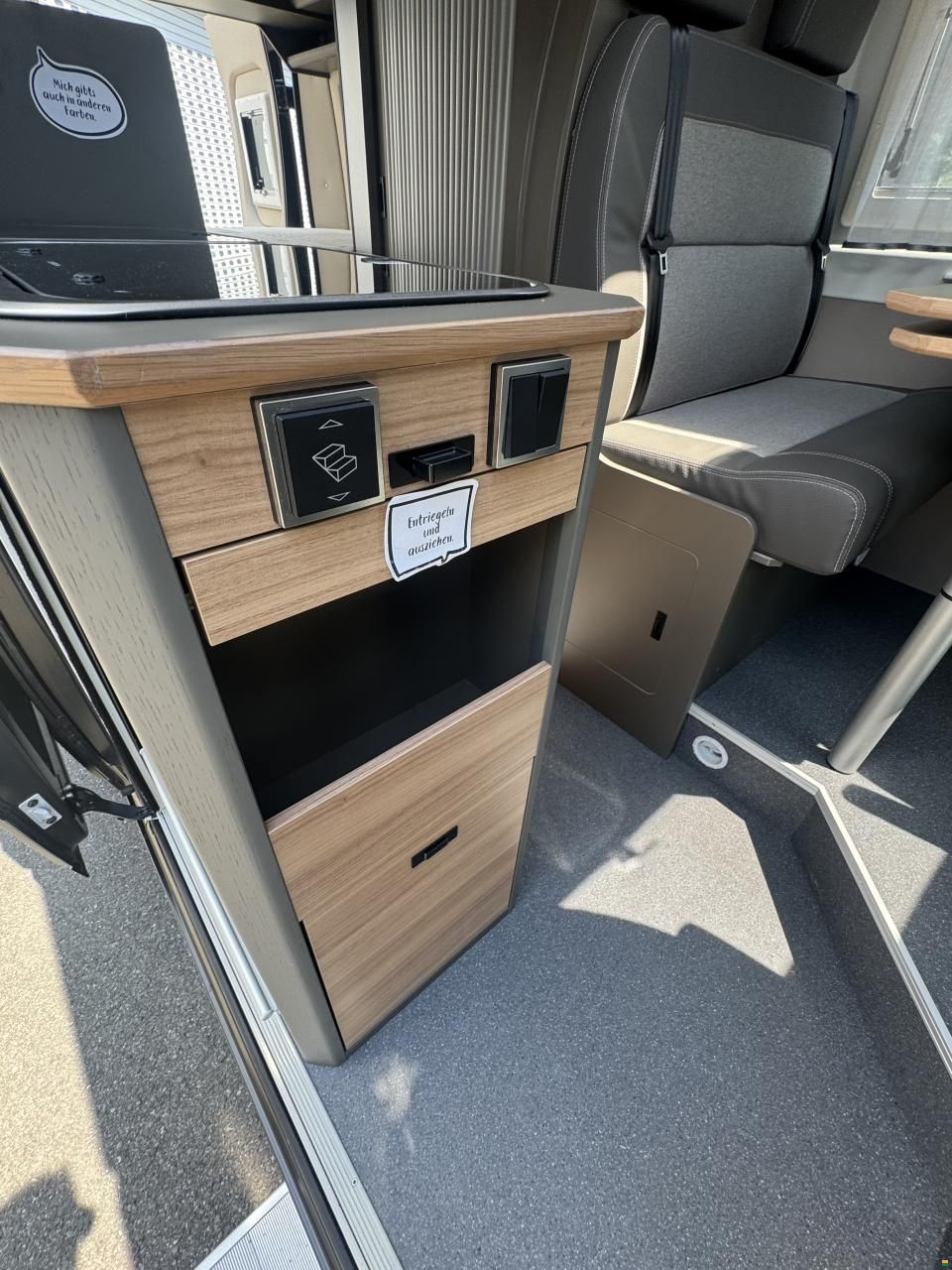 Bravia Mobil Swan 599