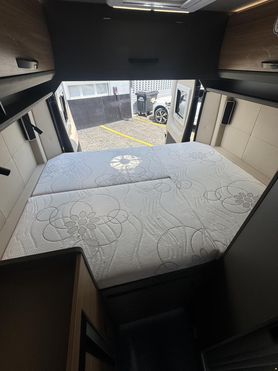 Bravia Mobil Swan 599