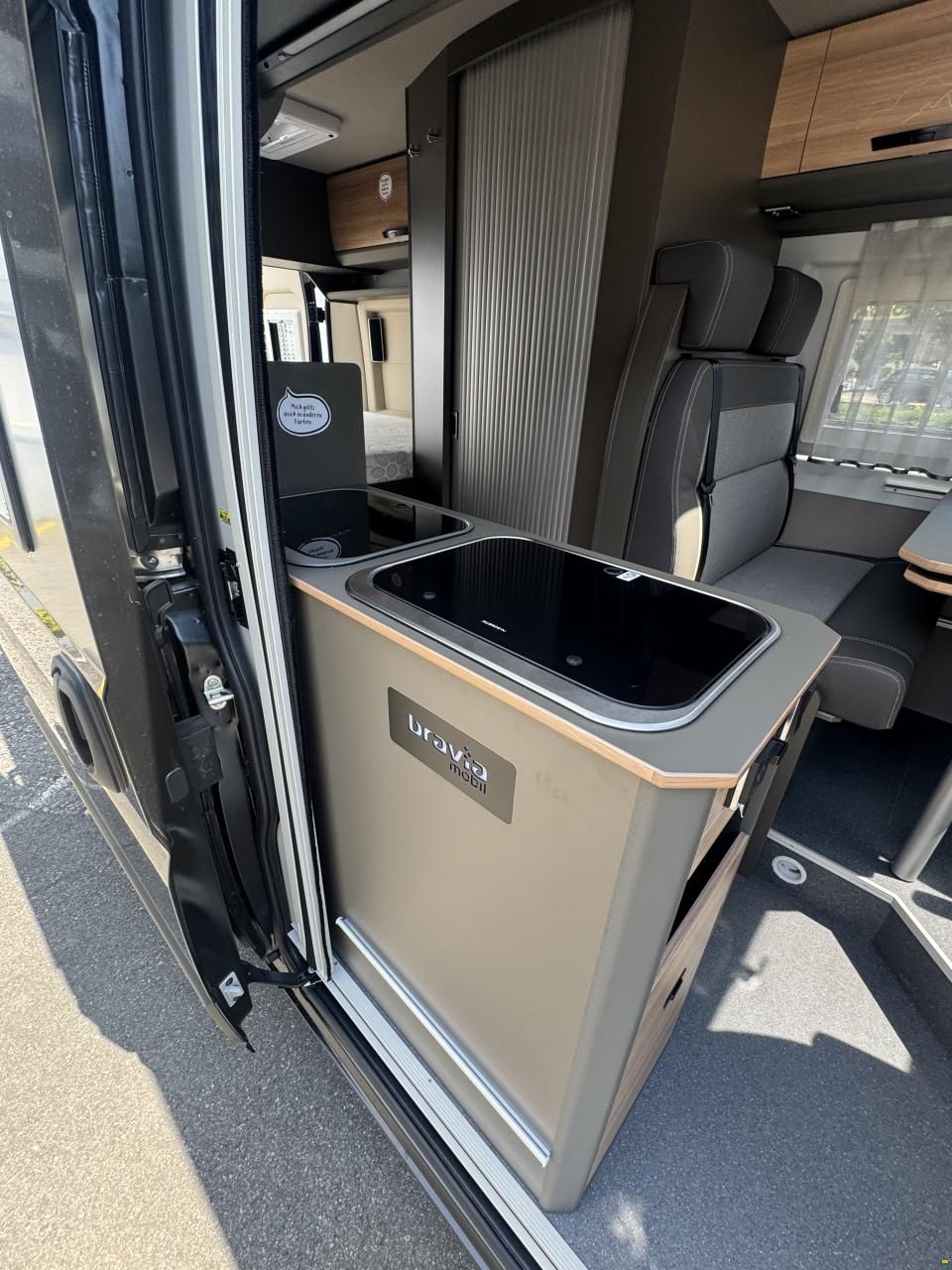 Bravia Mobil Swan 599