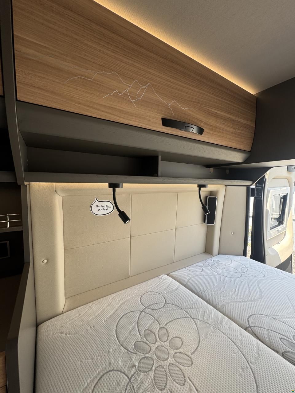 Bravia Mobil Swan 599
