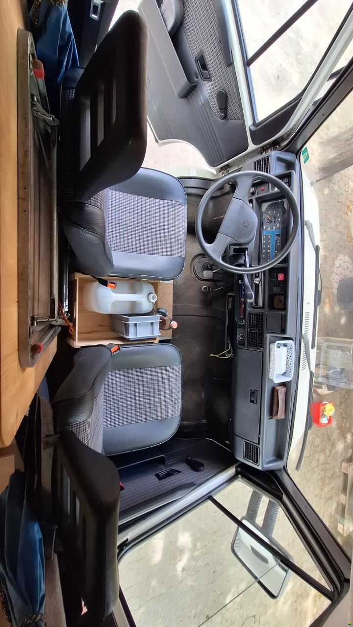 Peugeot J5