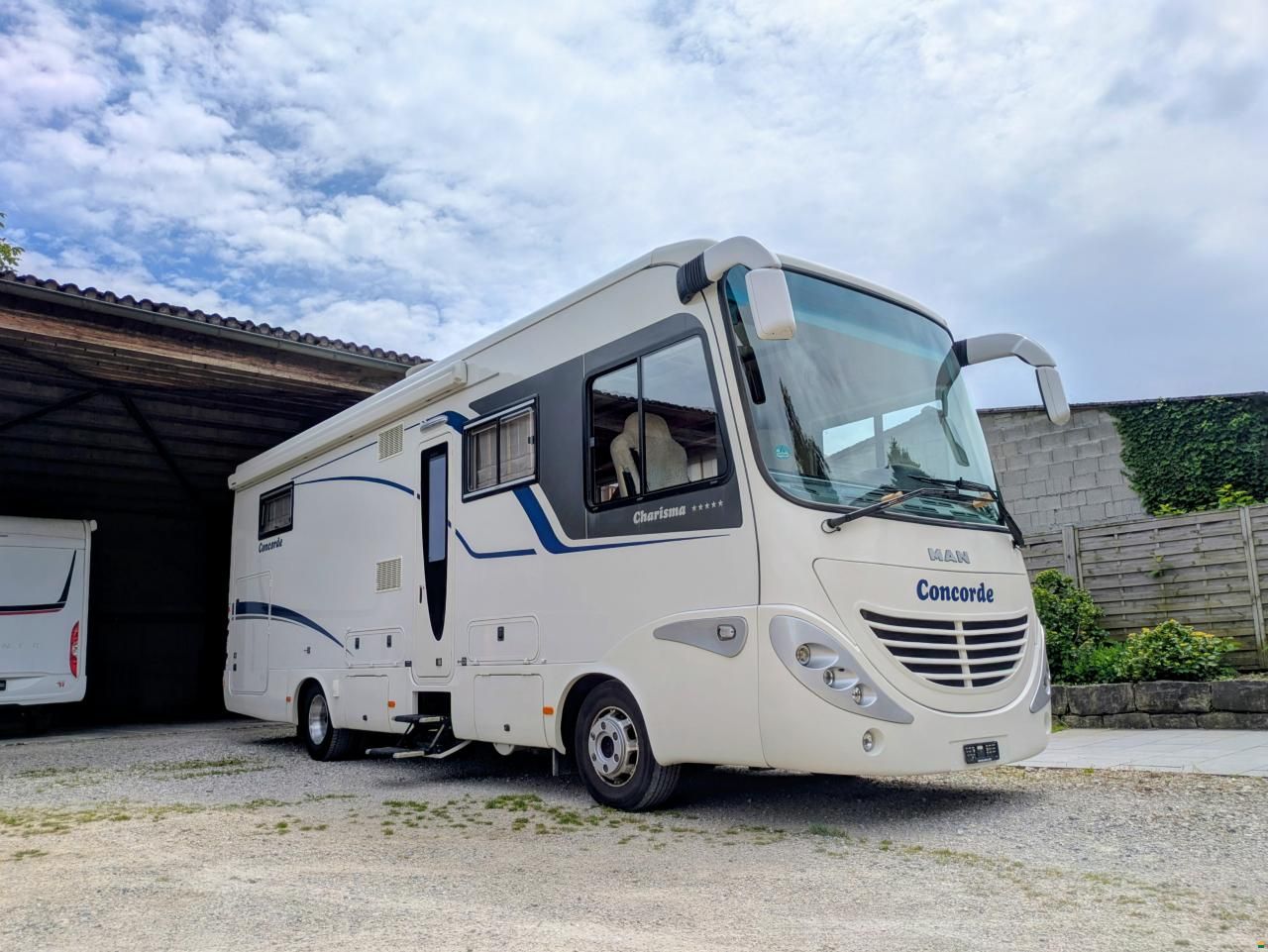 Concorde Charisma 890M