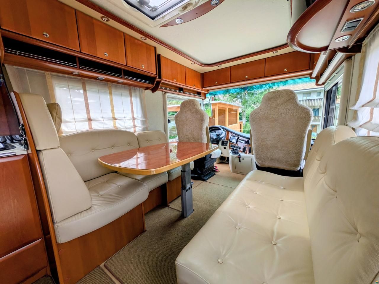 Concorde Charisma 890M