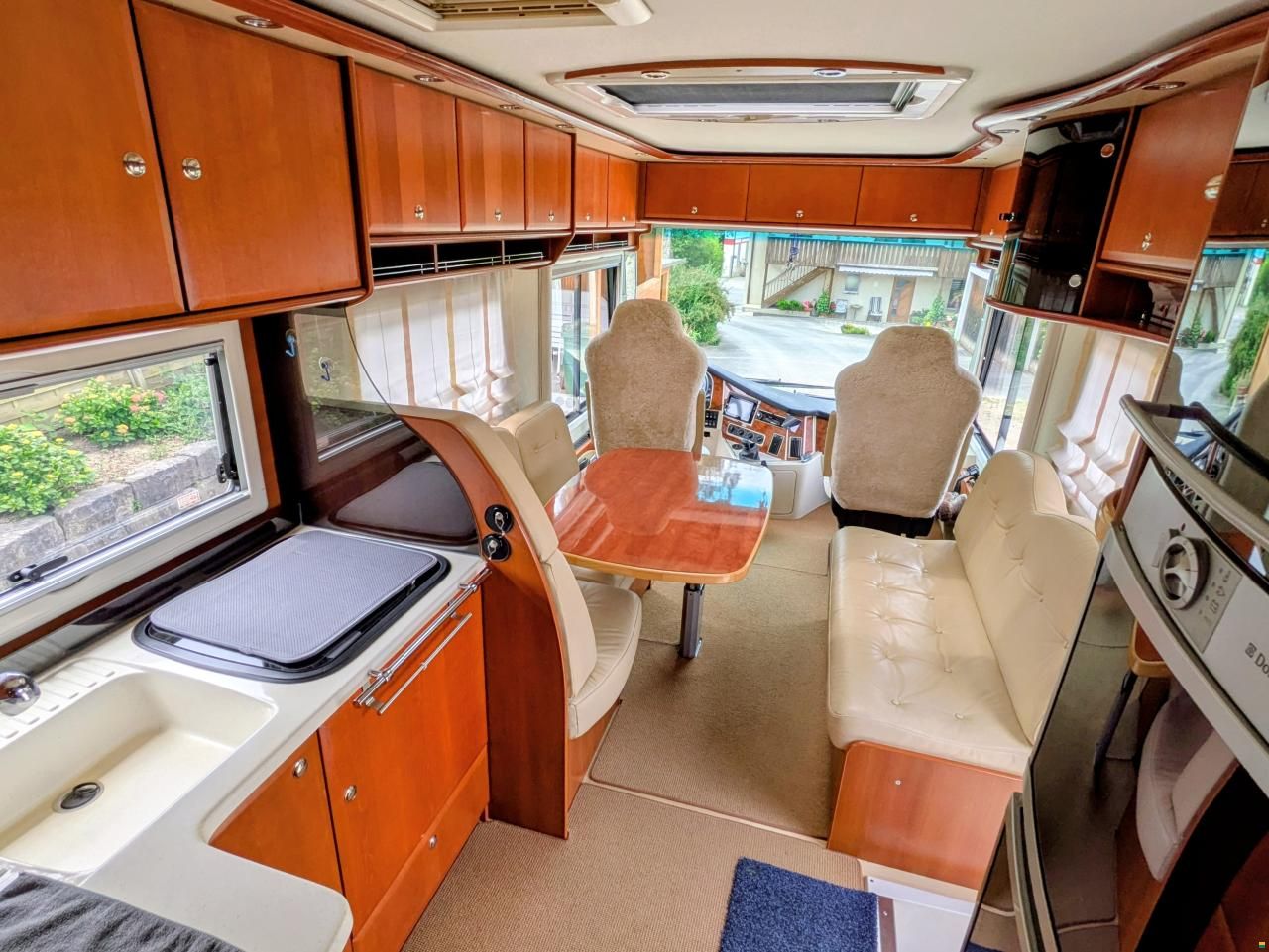 Concorde Charisma 890M