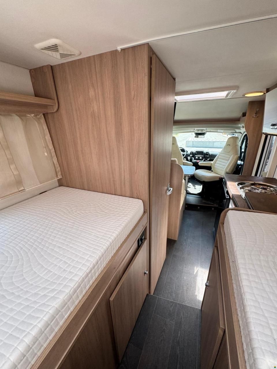 Laika Kosmos V9 Van