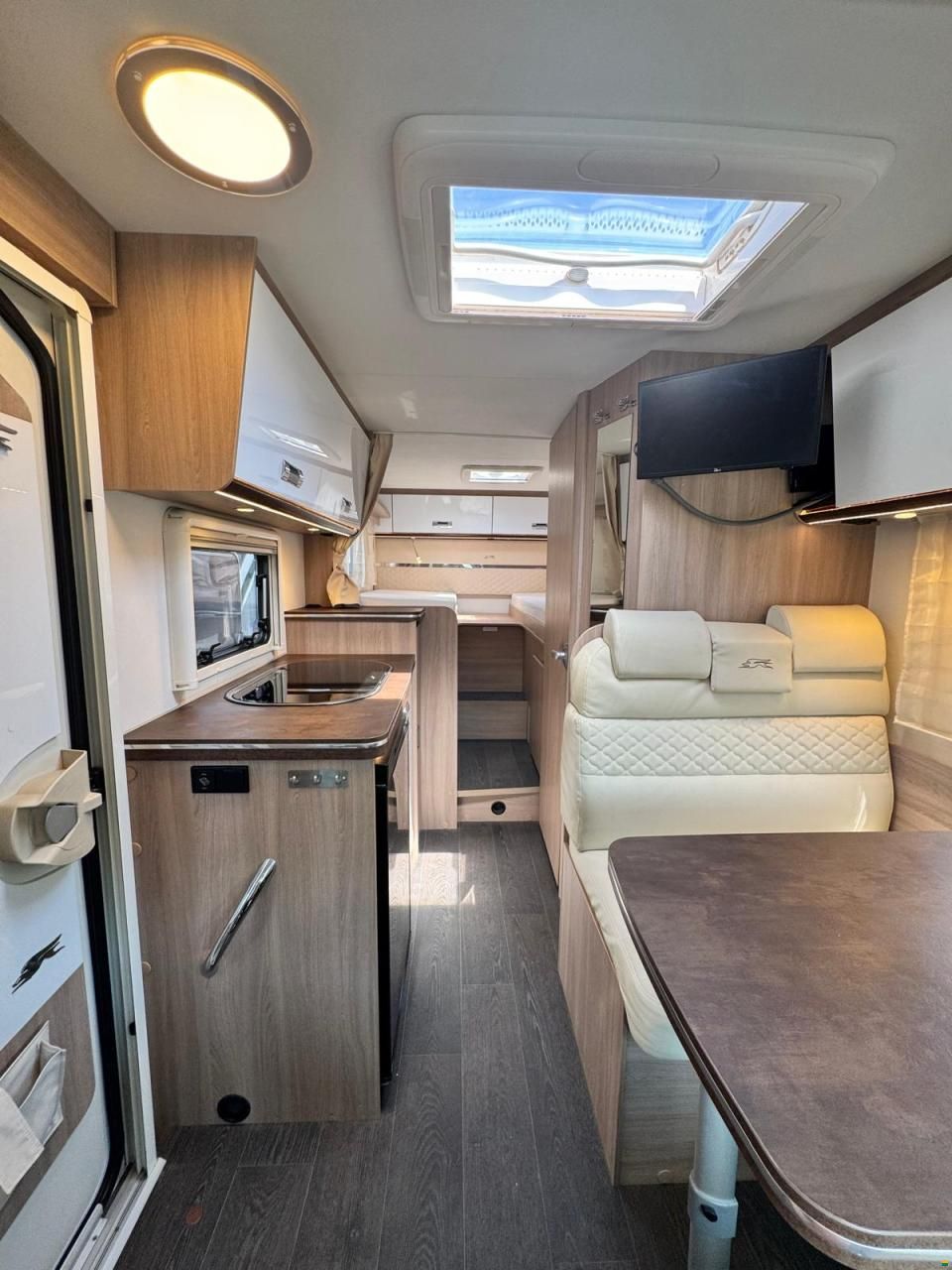 Laika Kosmos V9 Van