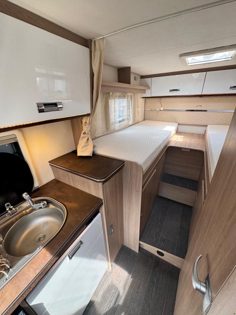 Laika Kosmos V9 Van