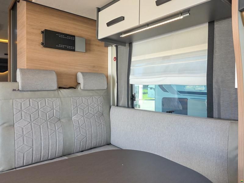 Knaus Live Wave 650 MEG Black Selection