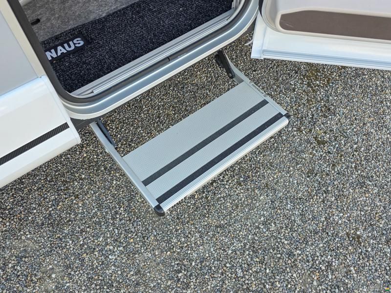 Knaus Live Wave 650 MEG Black Selection