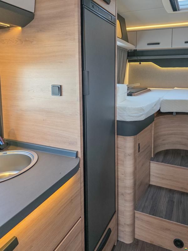 Knaus Live Wave 650 MEG Black Selection