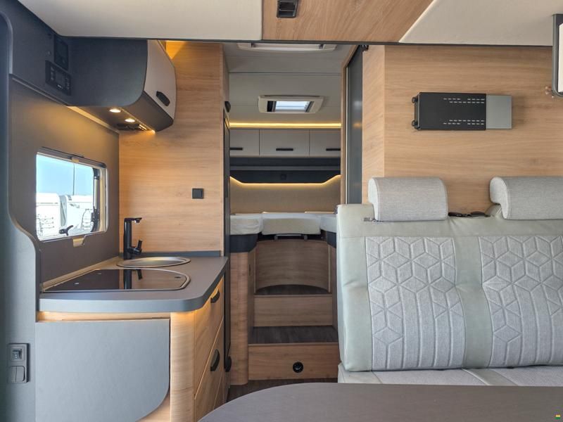 Knaus Live Wave 650 MEG Black Selection